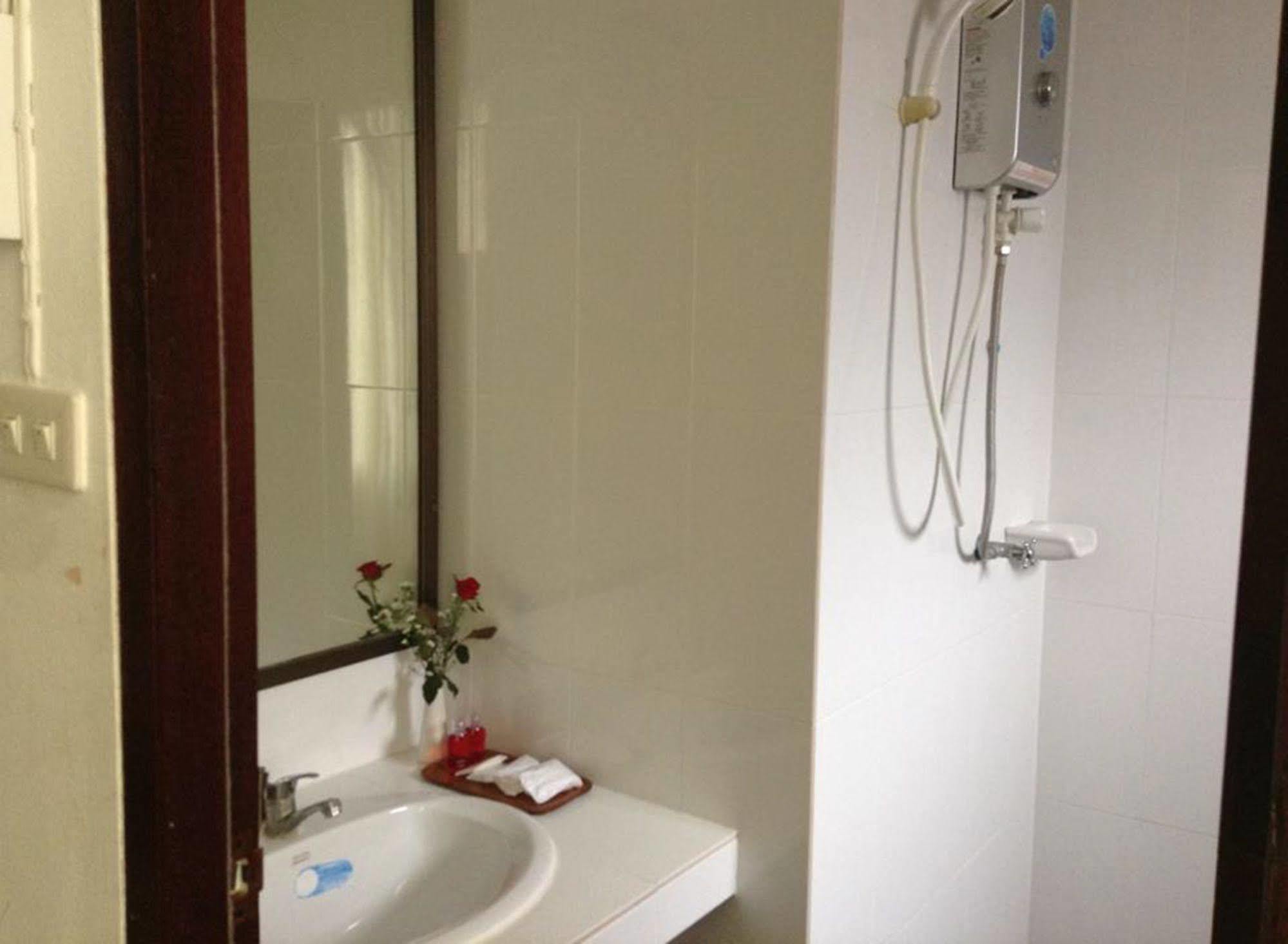 Vipa House Hotel Chiang Mai Exterior photo