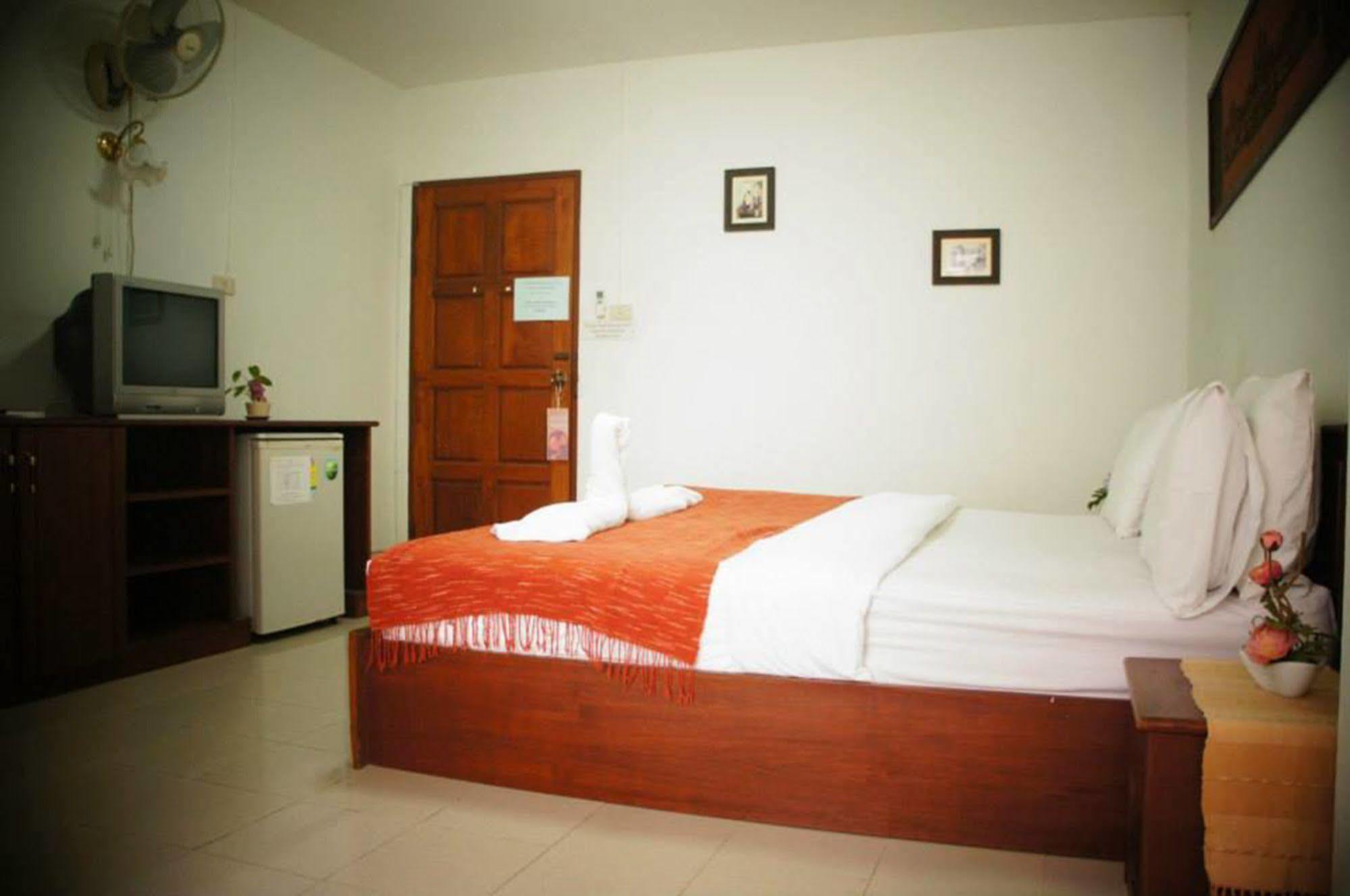 Vipa House Hotel Chiang Mai Exterior photo