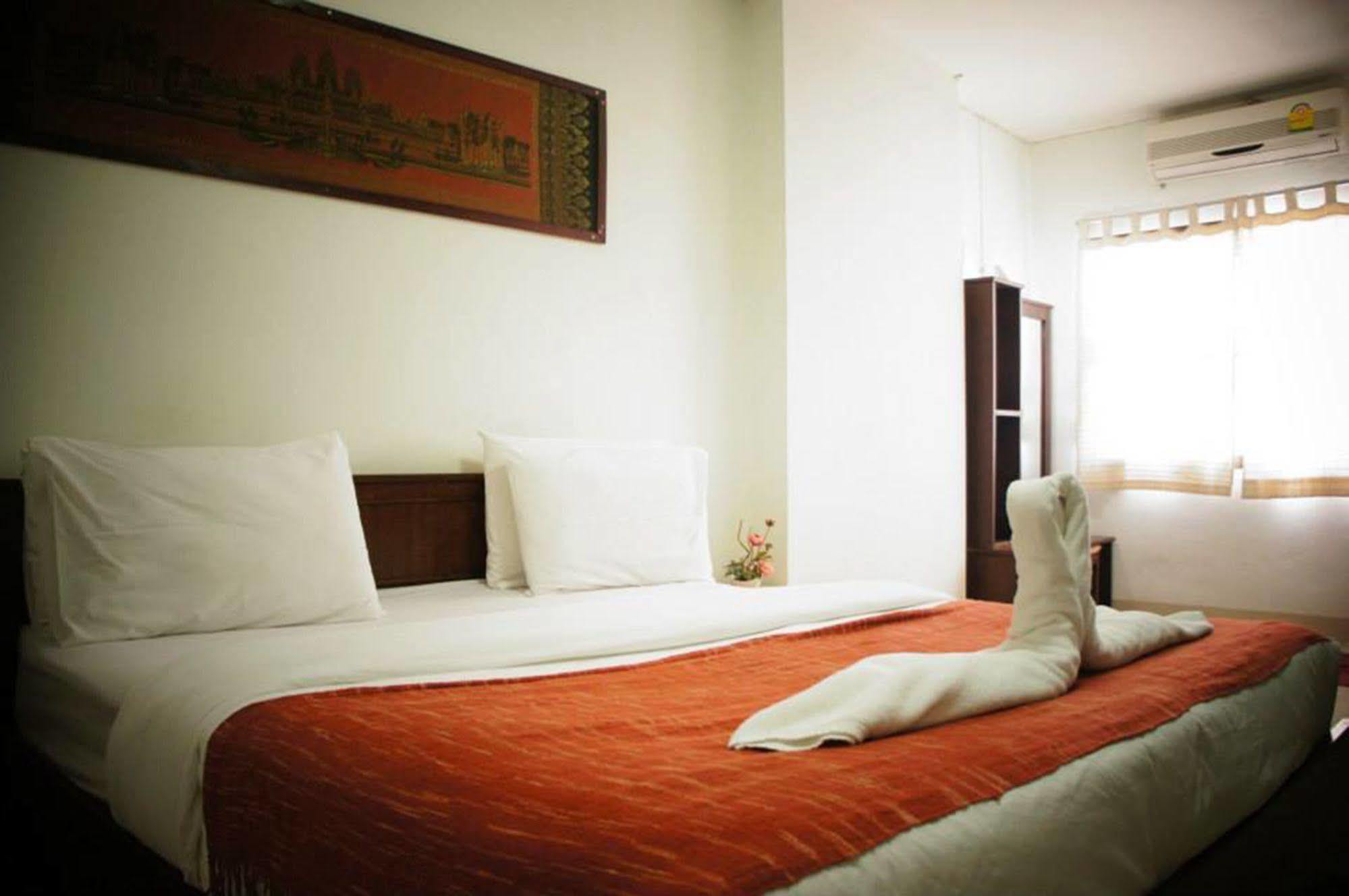 Vipa House Hotel Chiang Mai Exterior photo